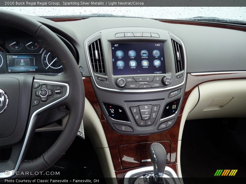 Sparkling Silver Metallic / Light Neutral/Cocoa 2016 Buick Regal Regal Group