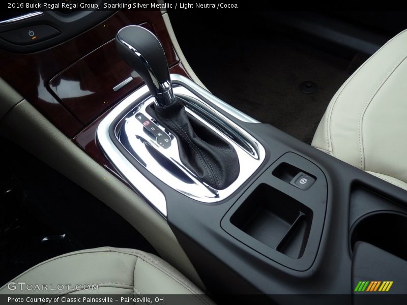Sparkling Silver Metallic / Light Neutral/Cocoa 2016 Buick Regal Regal Group