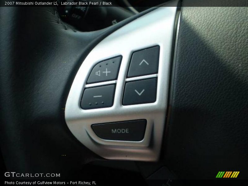 Labrador Black Pearl / Black 2007 Mitsubishi Outlander LS