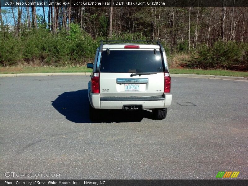 Light Graystone Pearl / Dark Khaki/Light Graystone 2007 Jeep Commander Limited 4x4