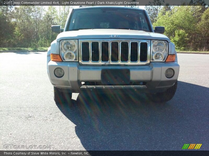 Light Graystone Pearl / Dark Khaki/Light Graystone 2007 Jeep Commander Limited 4x4