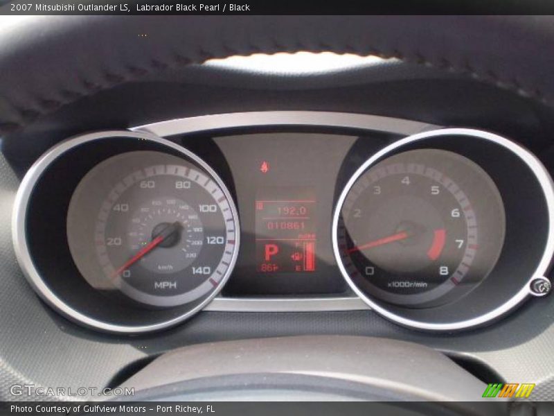 Labrador Black Pearl / Black 2007 Mitsubishi Outlander LS