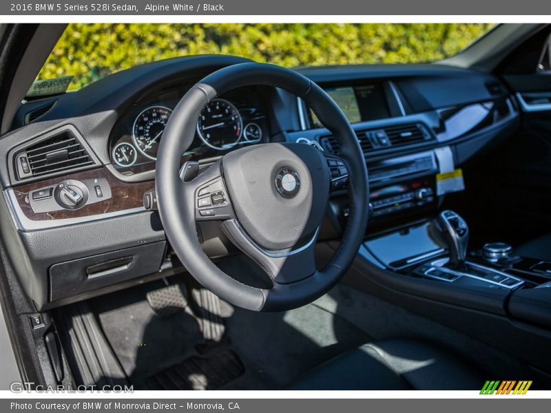 Alpine White / Black 2016 BMW 5 Series 528i Sedan