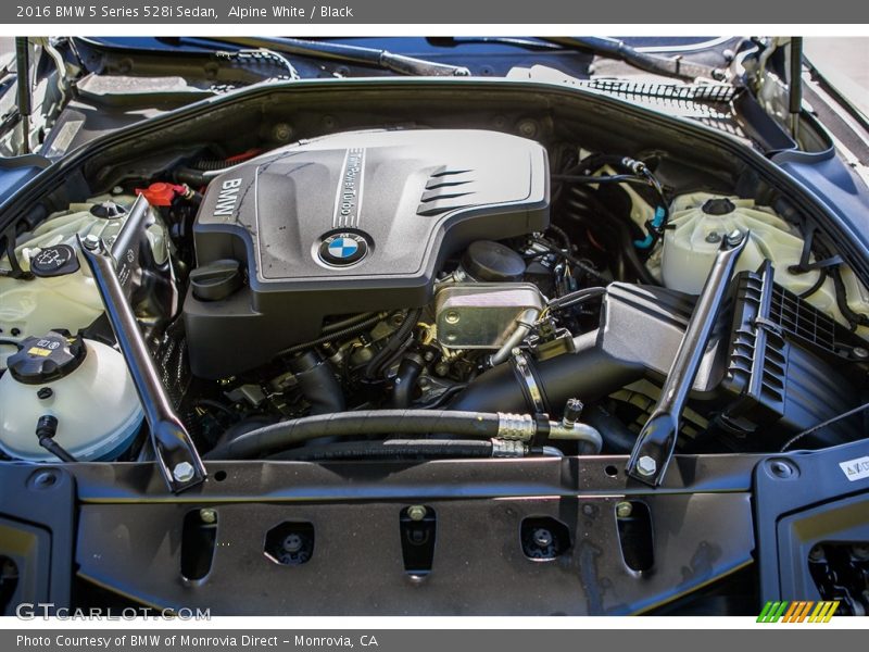 Alpine White / Black 2016 BMW 5 Series 528i Sedan