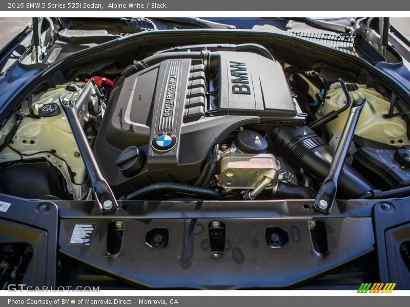 Alpine White / Black 2016 BMW 5 Series 535i Sedan