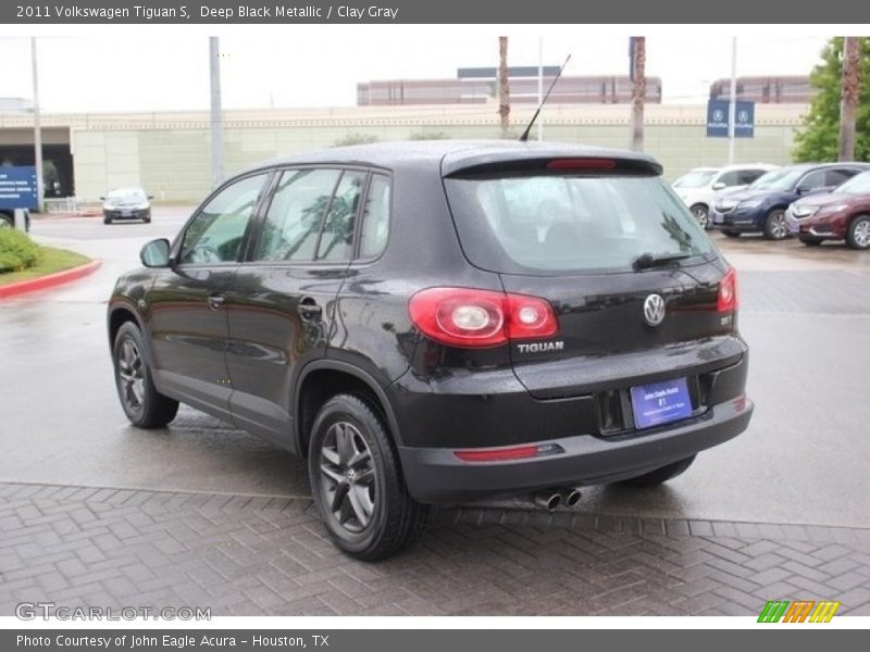 Deep Black Metallic / Clay Gray 2011 Volkswagen Tiguan S