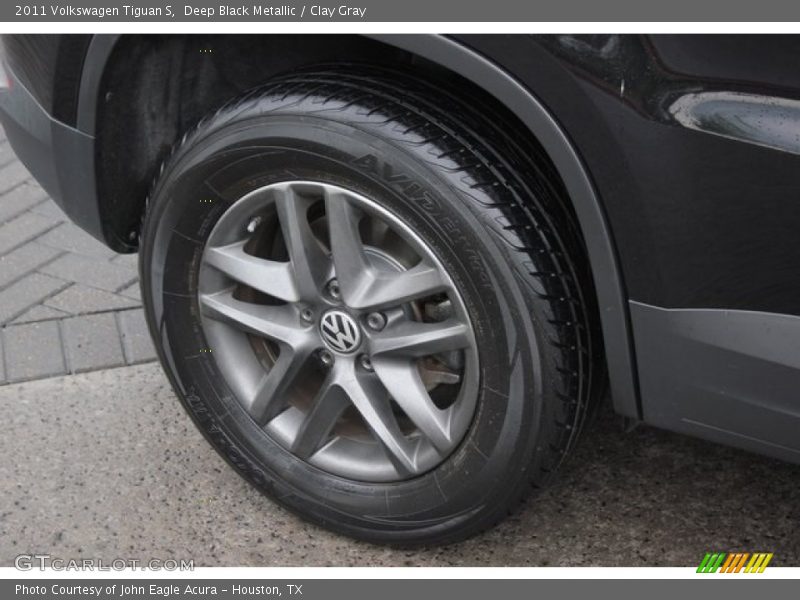 Deep Black Metallic / Clay Gray 2011 Volkswagen Tiguan S