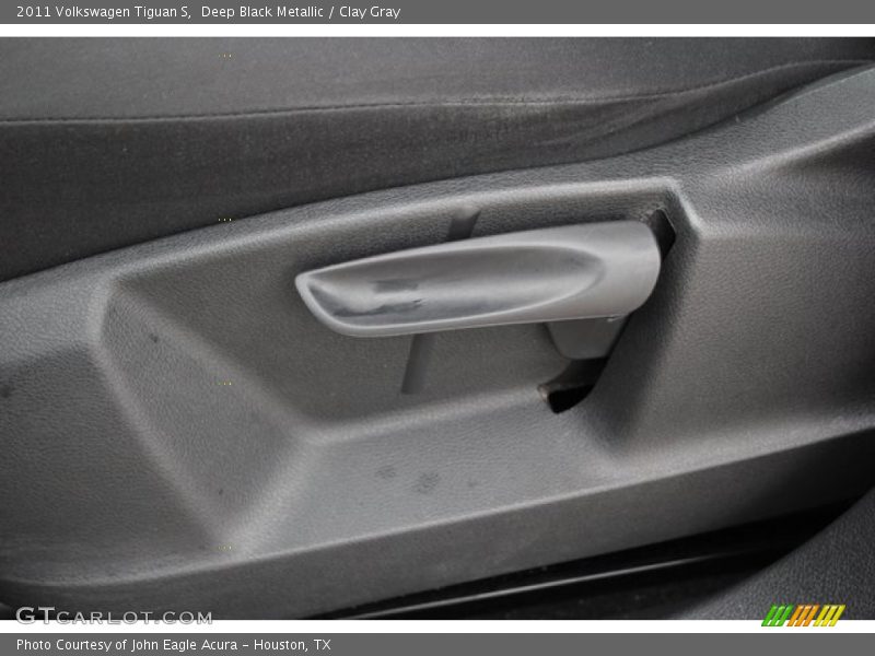 Deep Black Metallic / Clay Gray 2011 Volkswagen Tiguan S