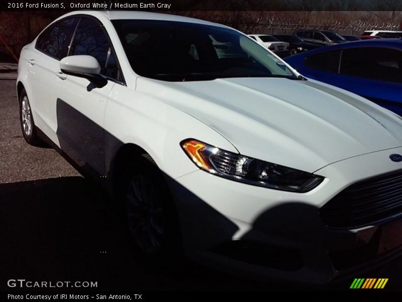 Oxford White / Medium Earth Gray 2016 Ford Fusion S