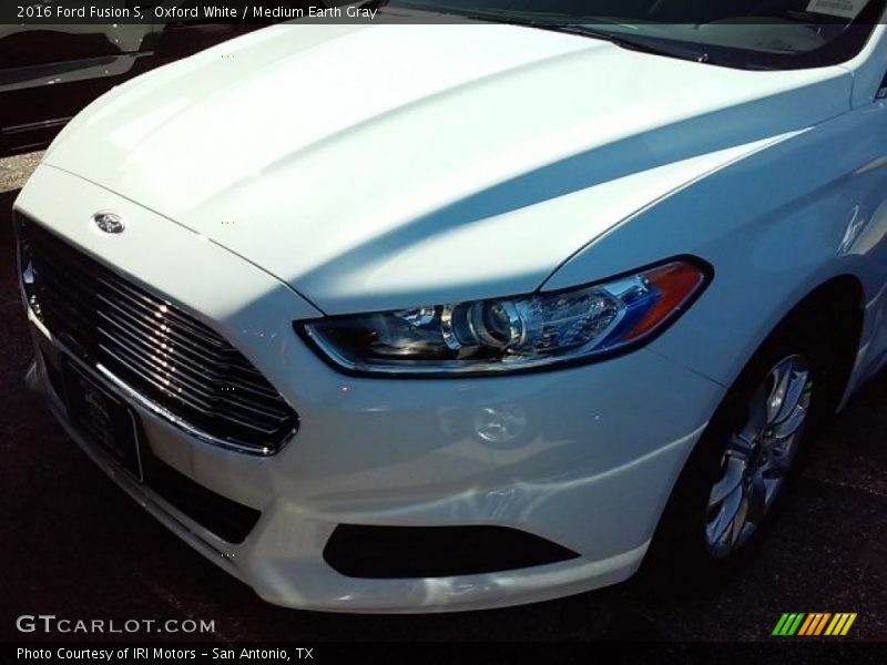 Oxford White / Medium Earth Gray 2016 Ford Fusion S