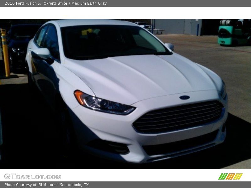 Oxford White / Medium Earth Gray 2016 Ford Fusion S