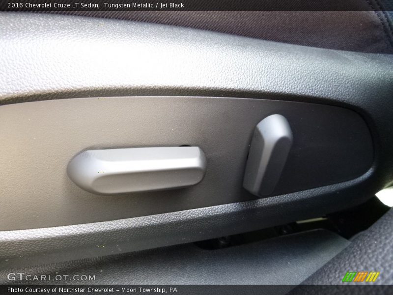 Tungsten Metallic / Jet Black 2016 Chevrolet Cruze LT Sedan