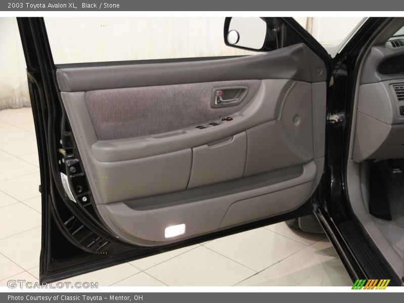 Black / Stone 2003 Toyota Avalon XL