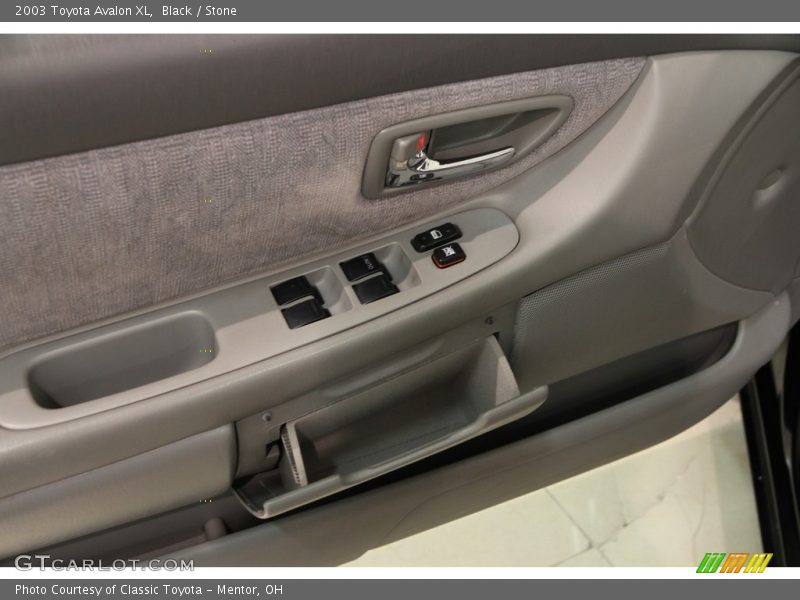Black / Stone 2003 Toyota Avalon XL
