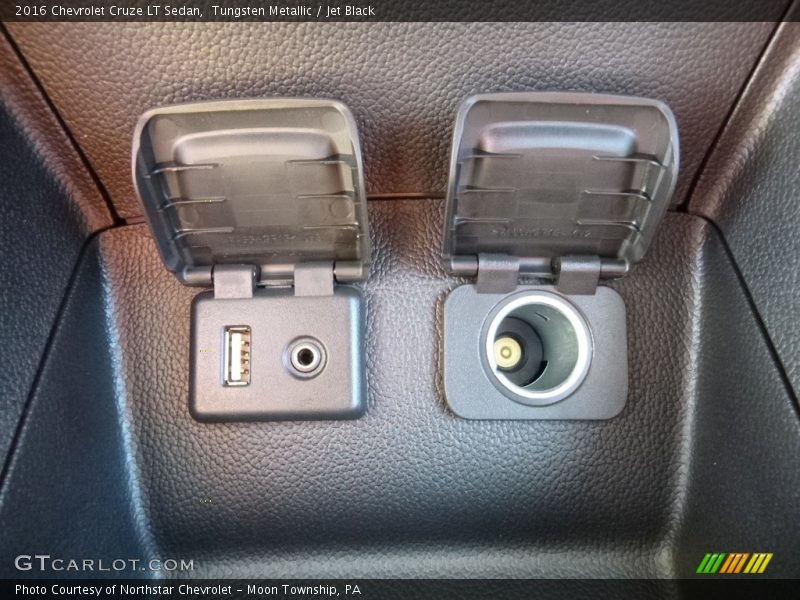 Tungsten Metallic / Jet Black 2016 Chevrolet Cruze LT Sedan