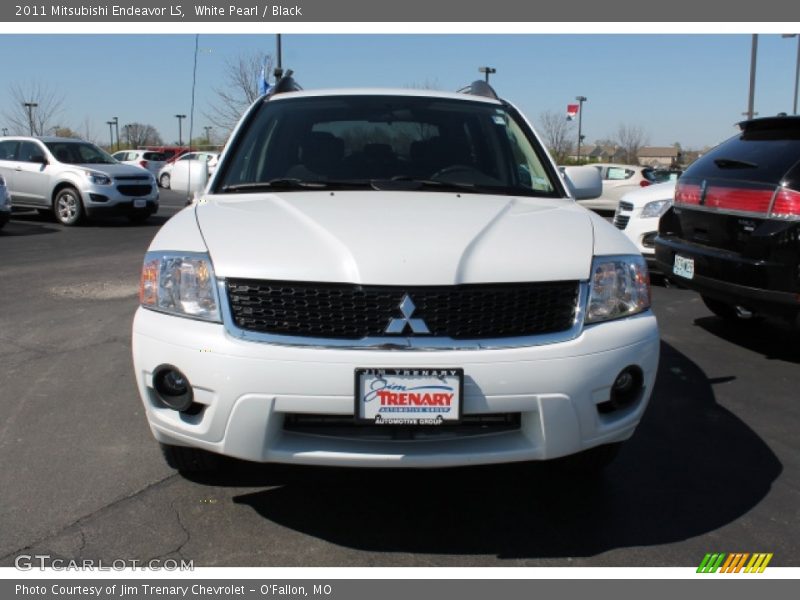 White Pearl / Black 2011 Mitsubishi Endeavor LS