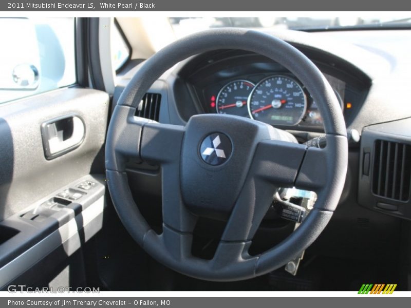 White Pearl / Black 2011 Mitsubishi Endeavor LS