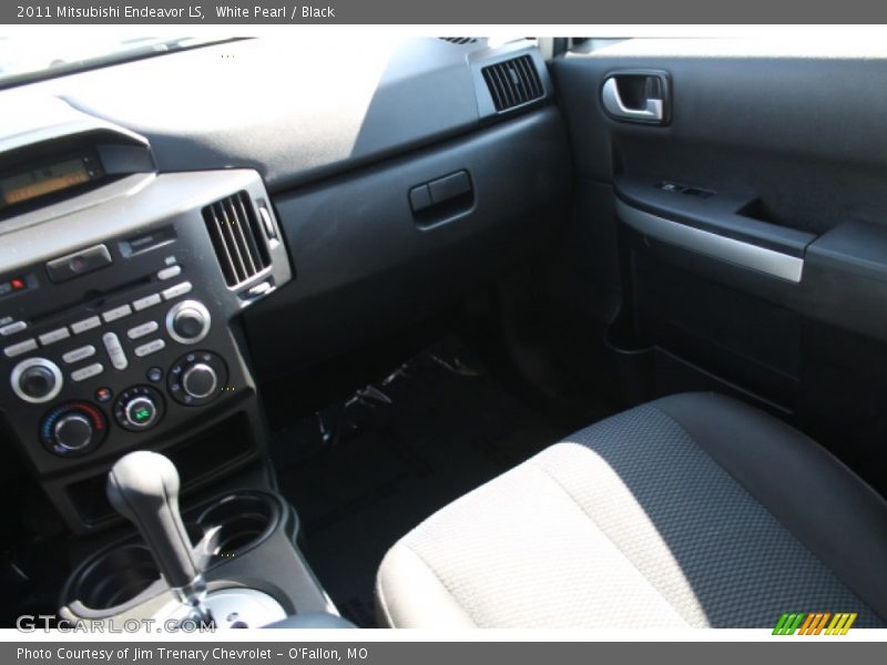 White Pearl / Black 2011 Mitsubishi Endeavor LS