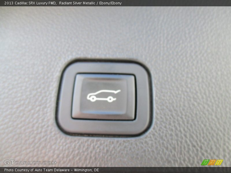 Radiant Silver Metallic / Ebony/Ebony 2013 Cadillac SRX Luxury FWD