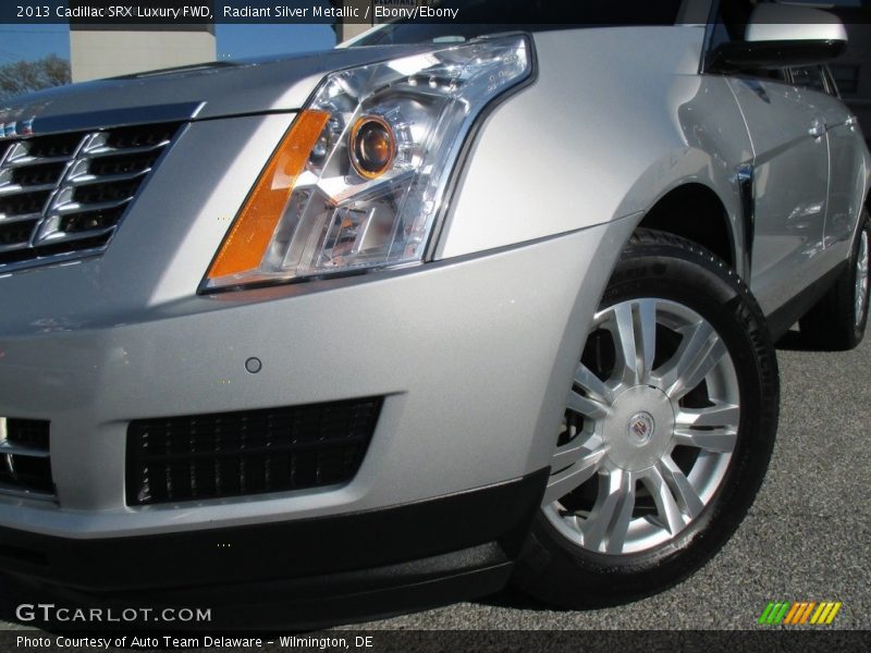 Radiant Silver Metallic / Ebony/Ebony 2013 Cadillac SRX Luxury FWD