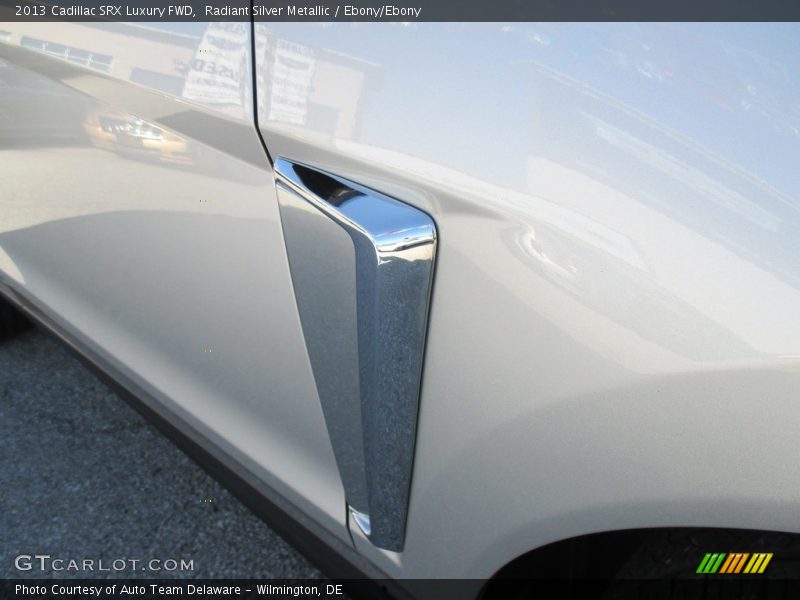 Radiant Silver Metallic / Ebony/Ebony 2013 Cadillac SRX Luxury FWD