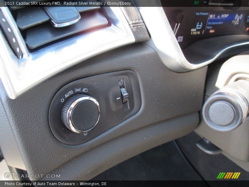 Radiant Silver Metallic / Ebony/Ebony 2013 Cadillac SRX Luxury FWD