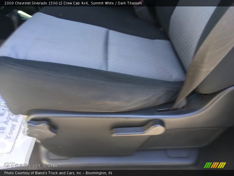 Summit White / Dark Titanium 2009 Chevrolet Silverado 1500 LS Crew Cab 4x4