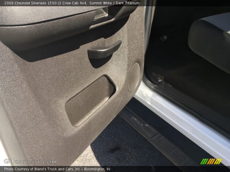 Summit White / Dark Titanium 2009 Chevrolet Silverado 1500 LS Crew Cab 4x4
