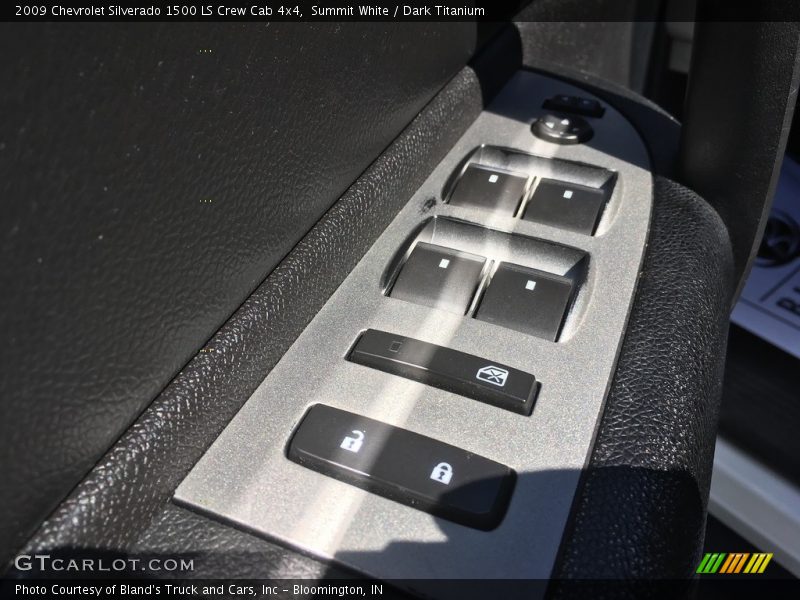 Summit White / Dark Titanium 2009 Chevrolet Silverado 1500 LS Crew Cab 4x4