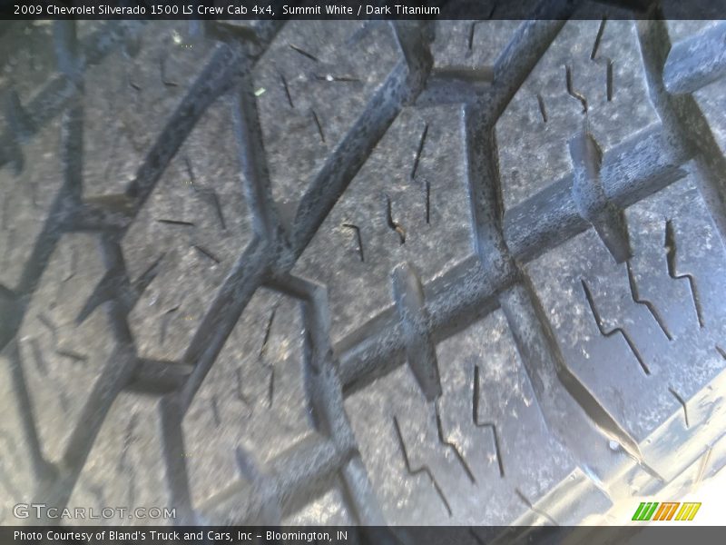Summit White / Dark Titanium 2009 Chevrolet Silverado 1500 LS Crew Cab 4x4