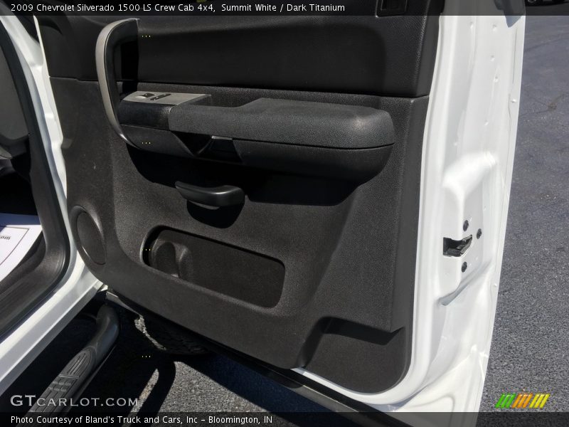 Summit White / Dark Titanium 2009 Chevrolet Silverado 1500 LS Crew Cab 4x4