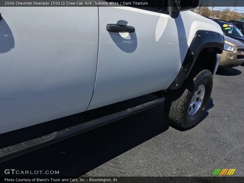Summit White / Dark Titanium 2009 Chevrolet Silverado 1500 LS Crew Cab 4x4