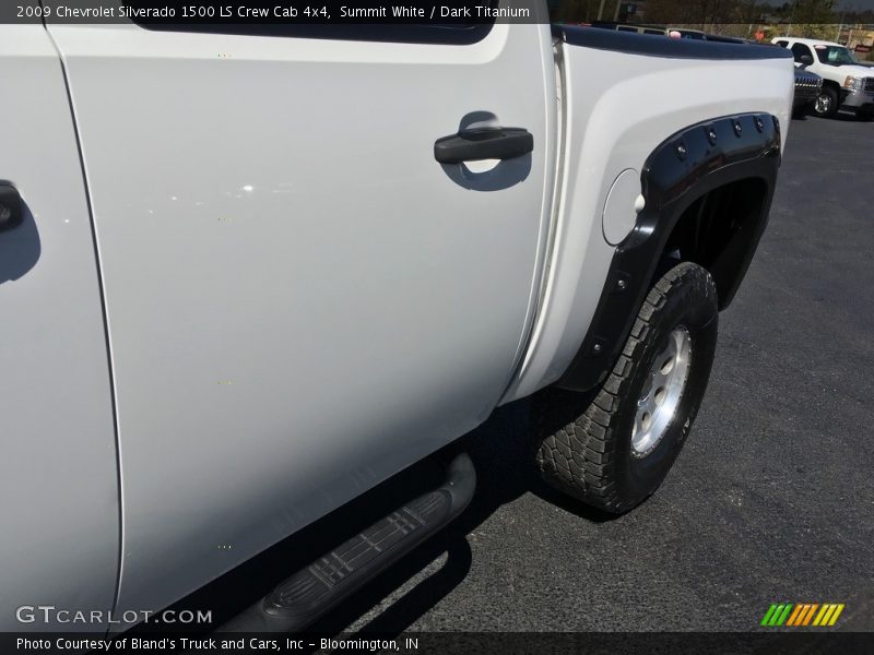Summit White / Dark Titanium 2009 Chevrolet Silverado 1500 LS Crew Cab 4x4
