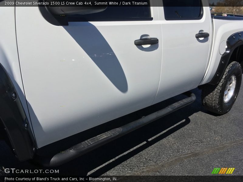 Summit White / Dark Titanium 2009 Chevrolet Silverado 1500 LS Crew Cab 4x4
