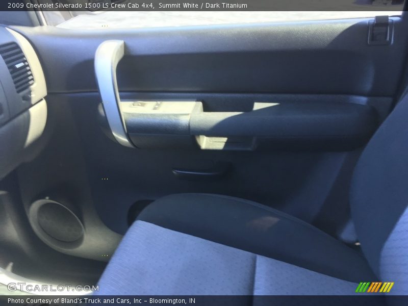 Summit White / Dark Titanium 2009 Chevrolet Silverado 1500 LS Crew Cab 4x4