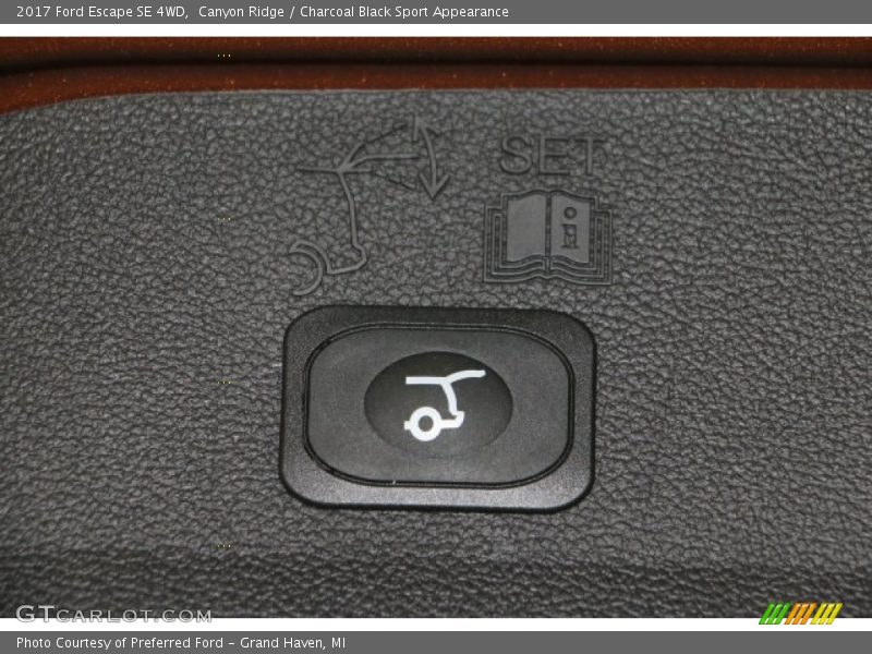 Canyon Ridge / Charcoal Black Sport Appearance 2017 Ford Escape SE 4WD