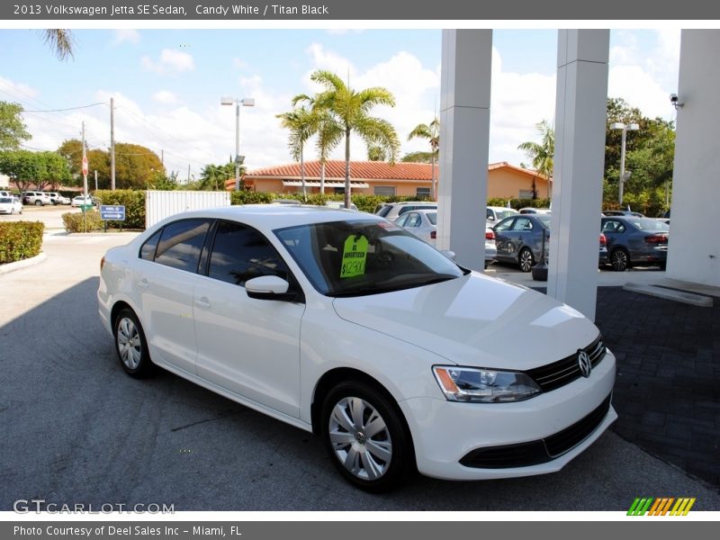 Candy White / Titan Black 2013 Volkswagen Jetta SE Sedan