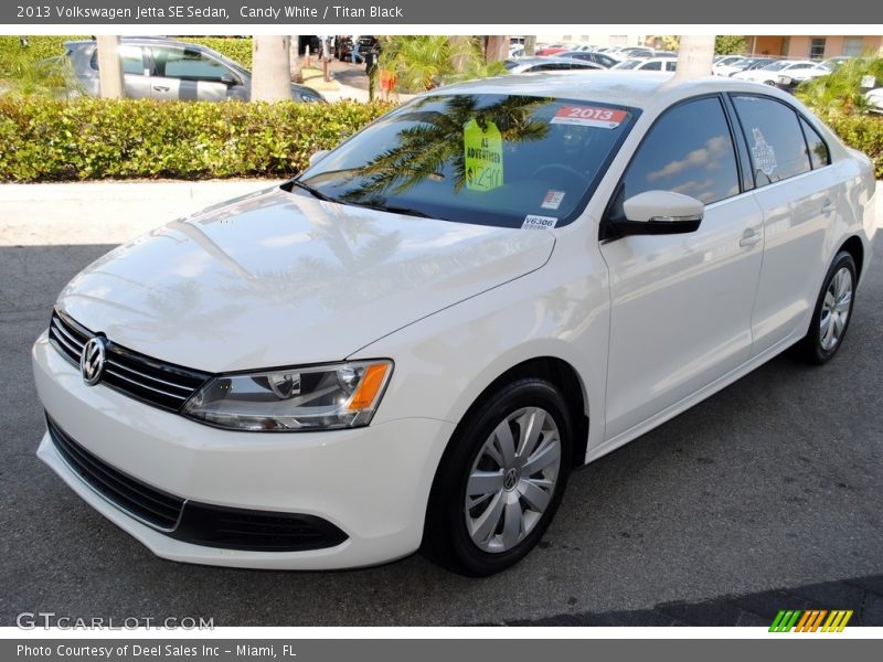 Candy White / Titan Black 2013 Volkswagen Jetta SE Sedan
