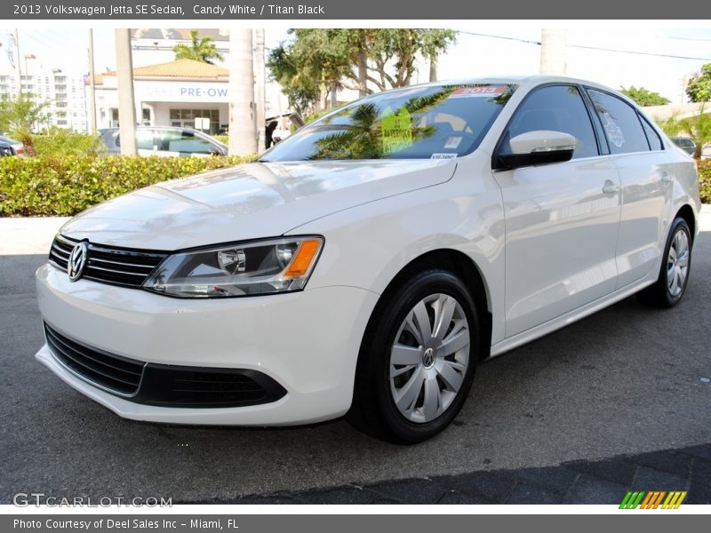 Candy White / Titan Black 2013 Volkswagen Jetta SE Sedan
