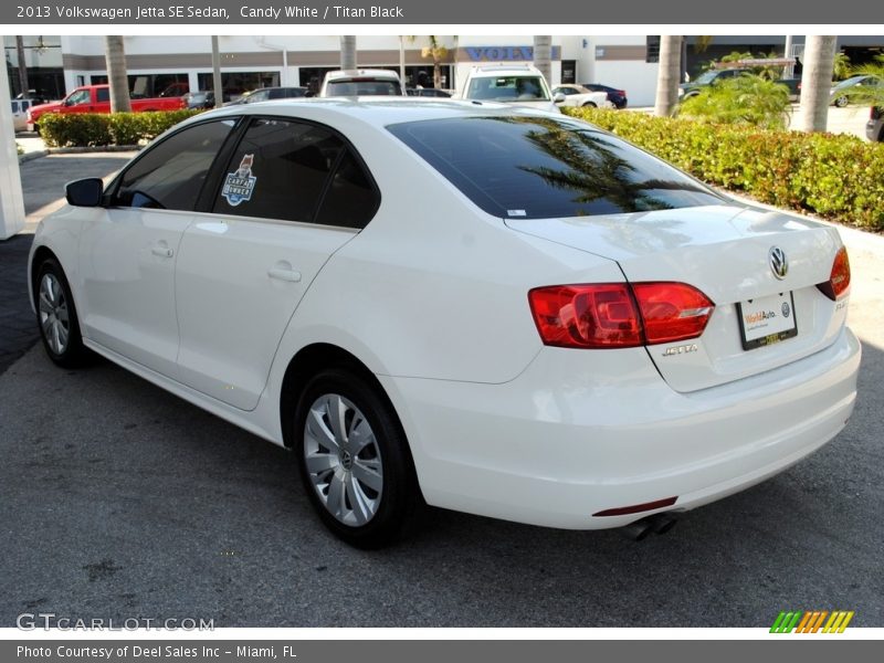 Candy White / Titan Black 2013 Volkswagen Jetta SE Sedan