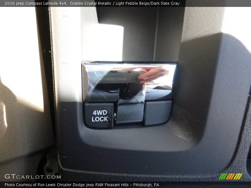 Granite Crystal Metallic / Light Pebble Beige/Dark Slate Gray 2016 Jeep Compass Latitude 4x4