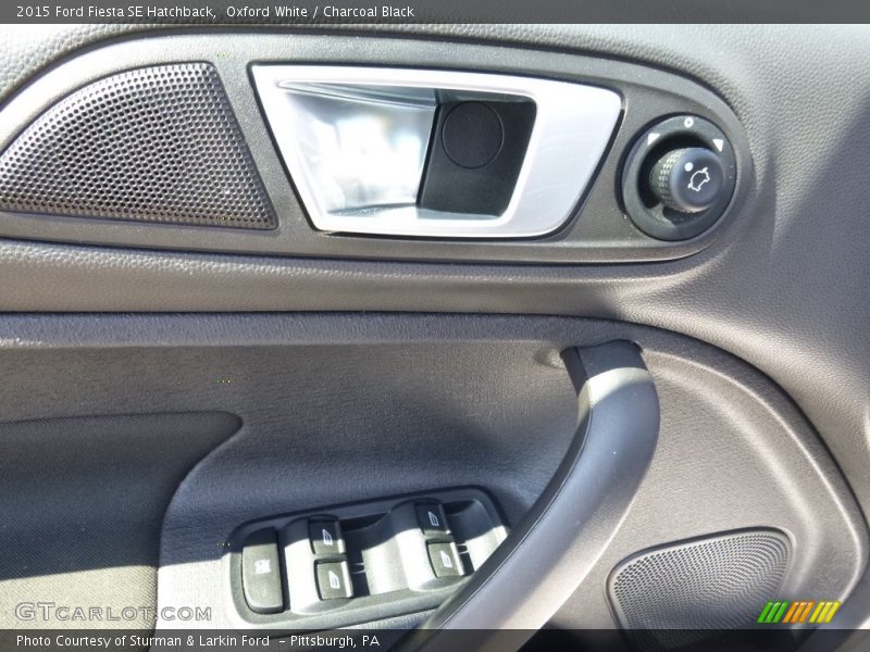 Oxford White / Charcoal Black 2015 Ford Fiesta SE Hatchback