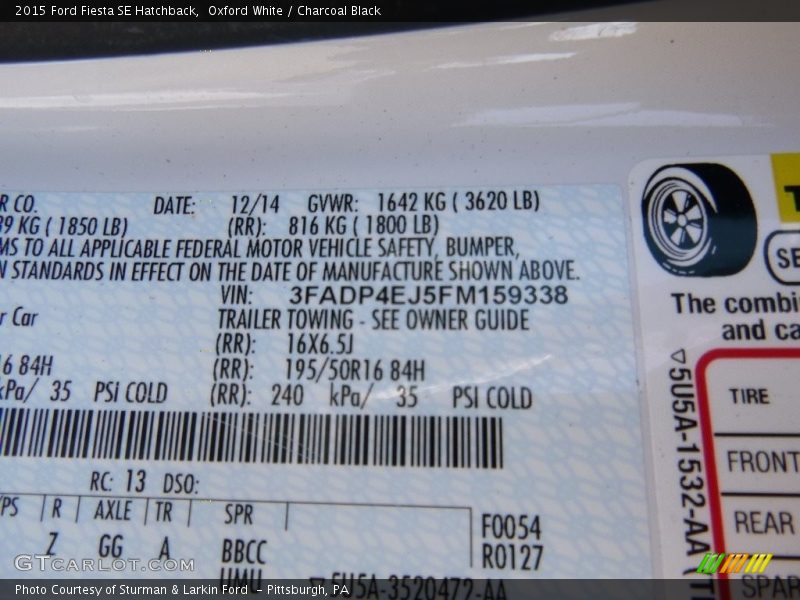 Oxford White / Charcoal Black 2015 Ford Fiesta SE Hatchback