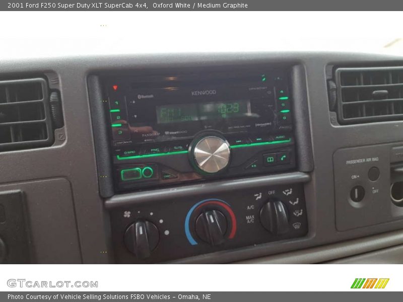 Oxford White / Medium Graphite 2001 Ford F250 Super Duty XLT SuperCab 4x4