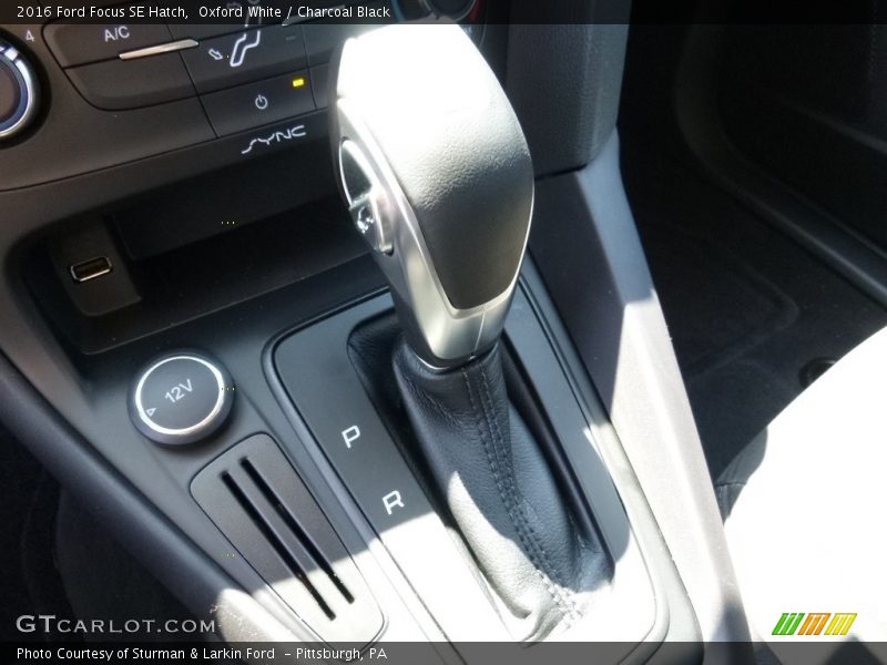 Oxford White / Charcoal Black 2016 Ford Focus SE Hatch