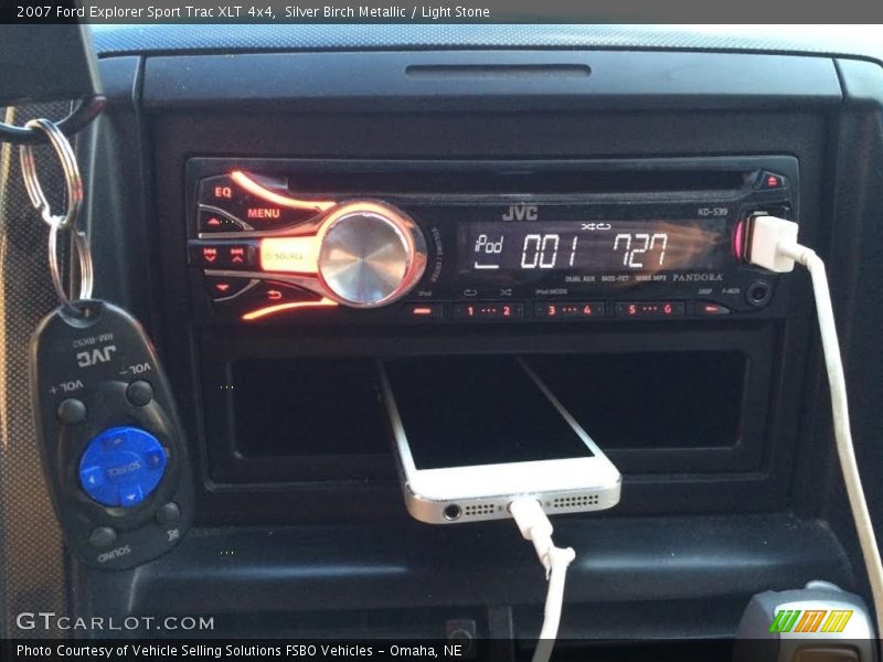 Silver Birch Metallic / Light Stone 2007 Ford Explorer Sport Trac XLT 4x4