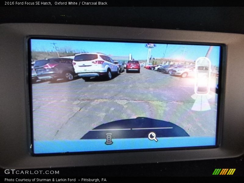 Oxford White / Charcoal Black 2016 Ford Focus SE Hatch