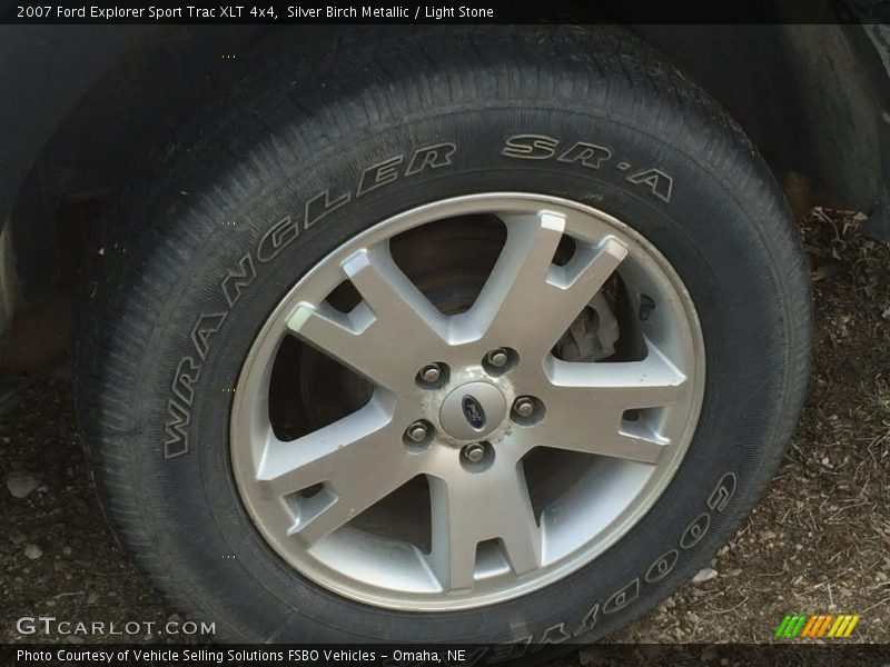 Silver Birch Metallic / Light Stone 2007 Ford Explorer Sport Trac XLT 4x4