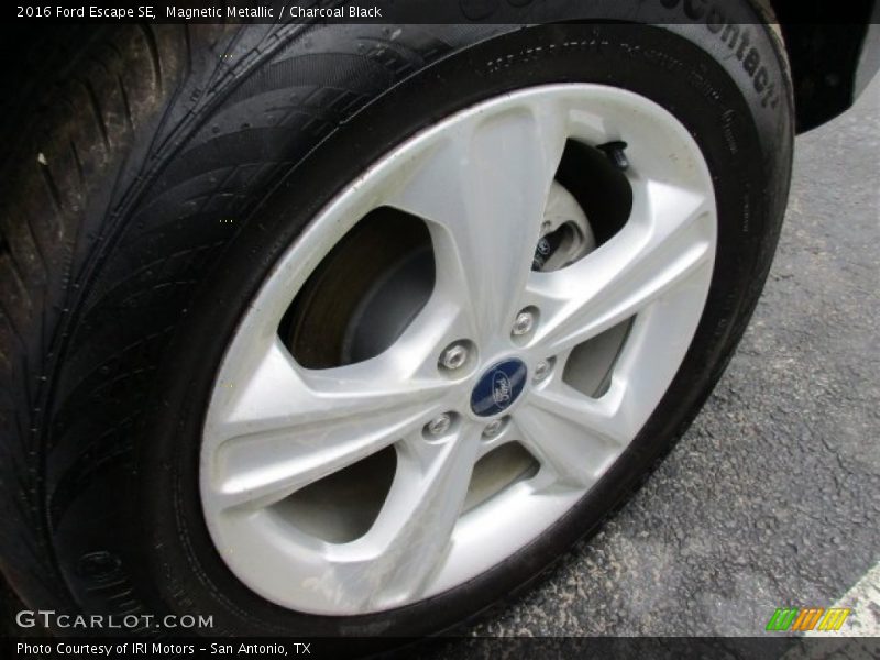 Magnetic Metallic / Charcoal Black 2016 Ford Escape SE