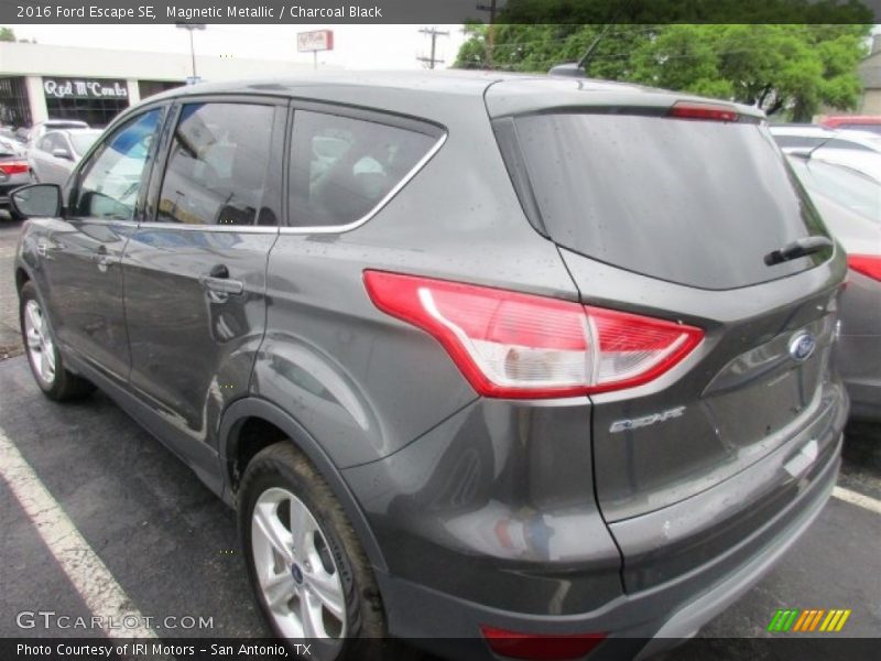 Magnetic Metallic / Charcoal Black 2016 Ford Escape SE